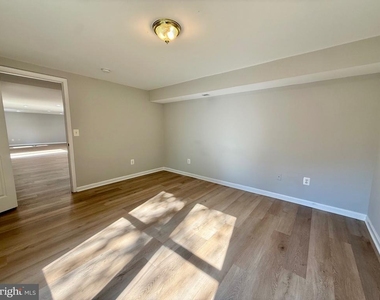 10006 Manor Place - Photo Thumbnail 46