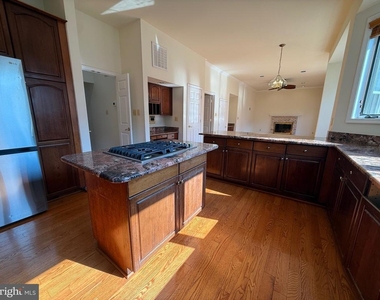10006 Manor Place - Photo Thumbnail 17