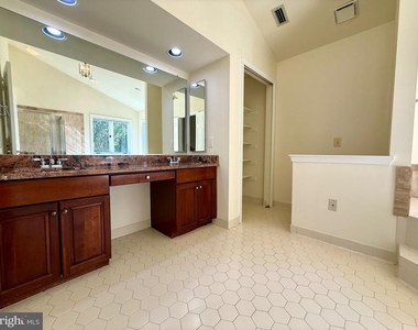 10006 Manor Place - Photo Thumbnail 29