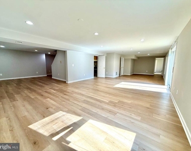 10006 Manor Place - Photo Thumbnail 42
