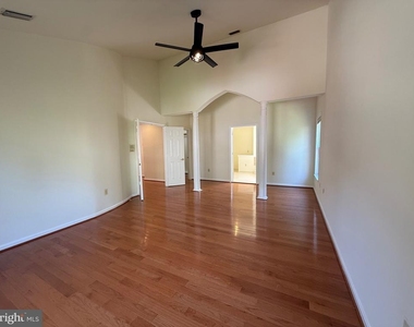 10006 Manor Place - Photo Thumbnail 27
