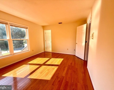 10006 Manor Place - Photo Thumbnail 31