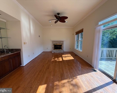10006 Manor Place - Photo Thumbnail 19
