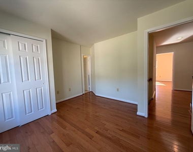 10006 Manor Place - Photo Thumbnail 34