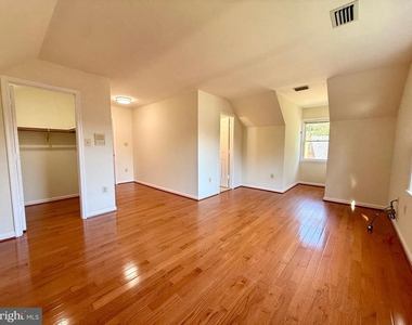 10006 Manor Place - Photo Thumbnail 35