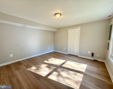 10006 Manor Place - Photo Thumbnail 45