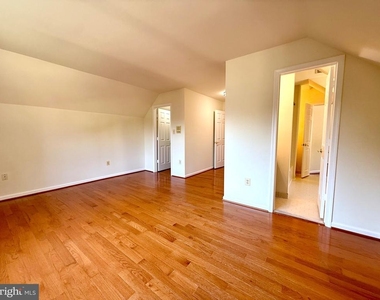 10006 Manor Place - Photo Thumbnail 36