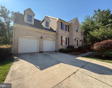 10006 Manor Place - Photo Thumbnail 6