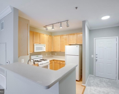 9480 Virginia Center Boulevard - Photo Thumbnail 1
