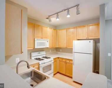 9480 Virginia Center Boulevard - Photo Thumbnail 2