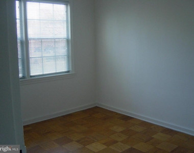 6604 10th Street - Photo Thumbnail 5