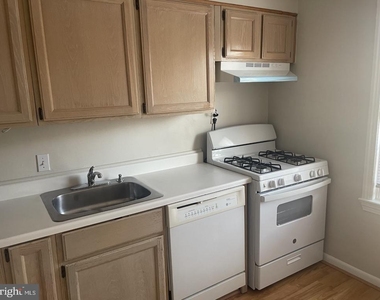 6704 W Wakefield Drive - Photo Thumbnail 3