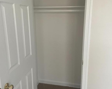 6704 W Wakefield Drive - Photo Thumbnail 9