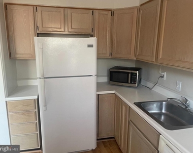 6704 W Wakefield Drive - Photo Thumbnail 2