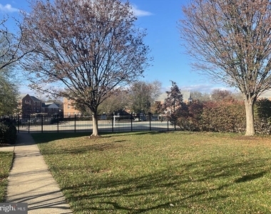 6704 W Wakefield Drive - Photo Thumbnail 17