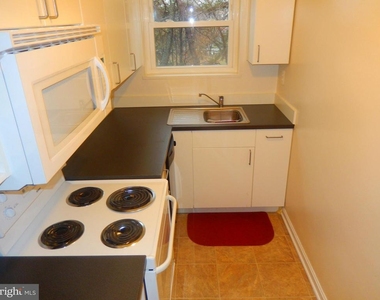 3045 Patrick Henry Drive - Photo Thumbnail 5