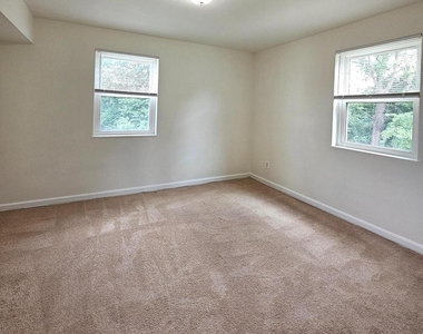 3045 Patrick Henry Drive - Photo Thumbnail 9