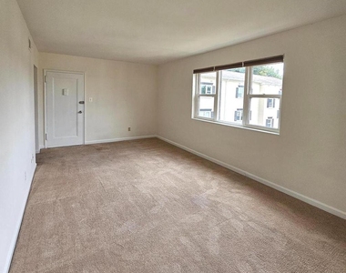 3045 Patrick Henry Drive - Photo Thumbnail 4
