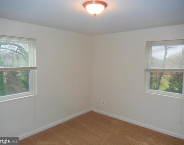 3045 Patrick Henry Drive - Photo Thumbnail 7
