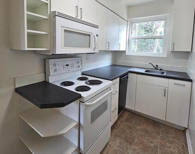 3045 Patrick Henry Drive - Photo Thumbnail 6