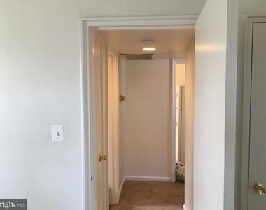 3045 Patrick Henry Drive - Photo Thumbnail 6