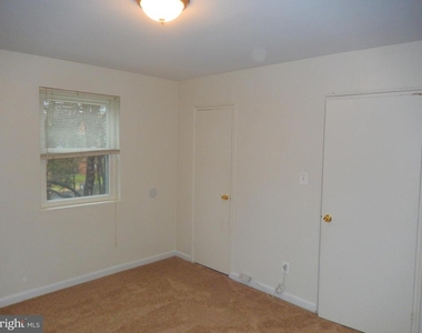 3045 Patrick Henry Drive - Photo Thumbnail 8