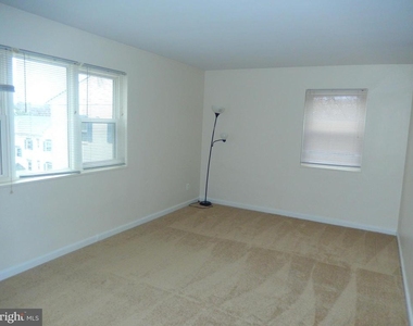 3045 Patrick Henry Drive - Photo Thumbnail 2