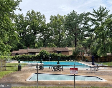 4933 Americana Drive - Photo Thumbnail 4