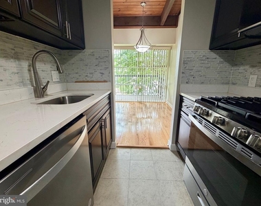 4933 Americana Drive - Photo Thumbnail 18