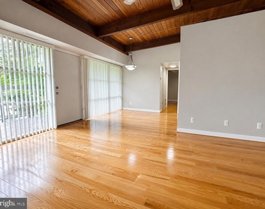 4933 Americana Drive - Photo Thumbnail 13