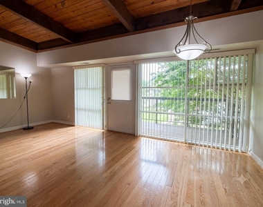 4933 Americana Drive - Photo Thumbnail 11