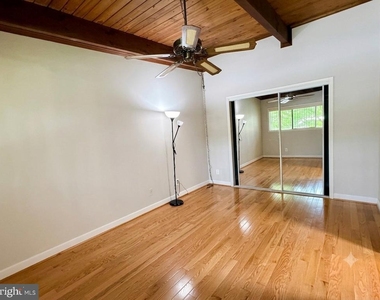 4933 Americana Drive - Photo Thumbnail 15