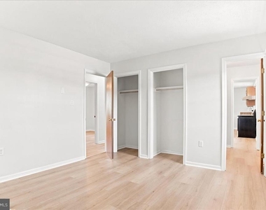 102 Linwood Court - Photo Thumbnail 26