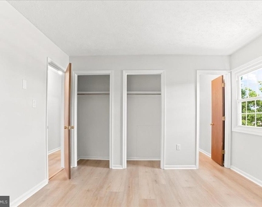 102 Linwood Court - Photo Thumbnail 25