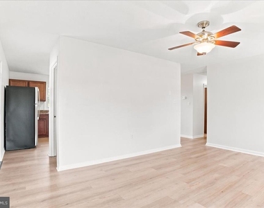 102 Linwood Court - Photo Thumbnail 5