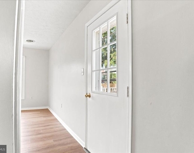 102 Linwood Court - Photo Thumbnail 17