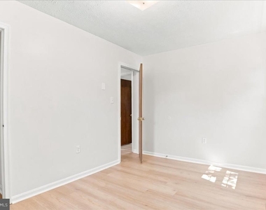102 Linwood Court - Photo Thumbnail 38