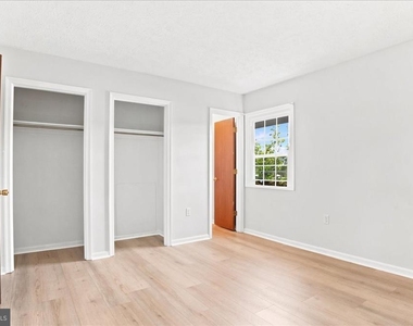 102 Linwood Court - Photo Thumbnail 24