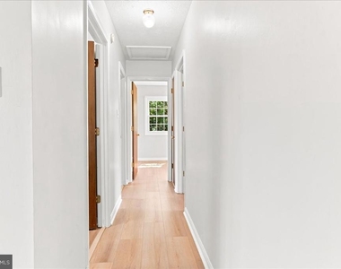 102 Linwood Court - Photo Thumbnail 10