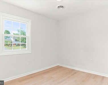 102 Linwood Court - Photo Thumbnail 44