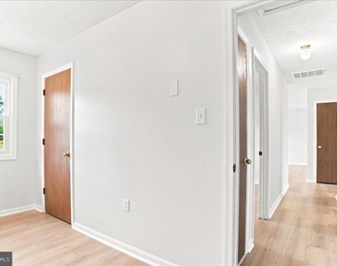 102 Linwood Court - Photo Thumbnail 35