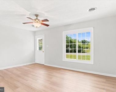 102 Linwood Court - Photo Thumbnail 4