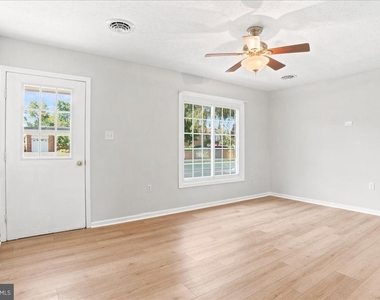 102 Linwood Court - Photo Thumbnail 9