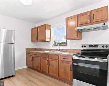 102 Linwood Court - Photo Thumbnail 15
