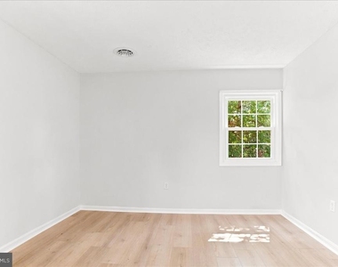 102 Linwood Court - Photo Thumbnail 22