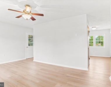 102 Linwood Court - Photo Thumbnail 7