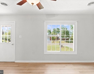 102 Linwood Court - Photo Thumbnail 6