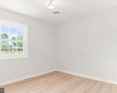 102 Linwood Court - Photo Thumbnail 41