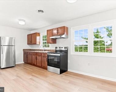 102 Linwood Court - Photo Thumbnail 11