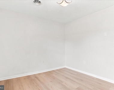 102 Linwood Court - Photo Thumbnail 43